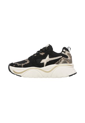 Sneaker chunky nero e beige con accenti animalier, suola bianca texturizzata, dettaglio laterale a forma di stella e lacci neri.
