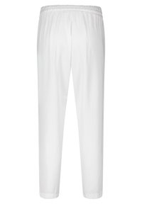 Bílé lehké kalhoty s elastickým páskem, zúženými nohavicemi, hladkým povrchem a bez viditelných vzorů nebo akcentů.