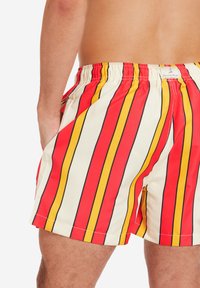 Gassa d’Amante Shorts da mare - rosso, arancione, bianco e nero
