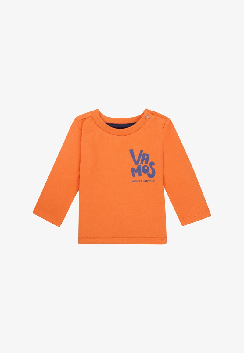 Langes orange Hemd aus Baumwolle mit navy Rundhalsausschnitt, das auf der Vorderseite den blauen Grafiktext "VA MOS" und einen Druckknopf an der Schulter hat.