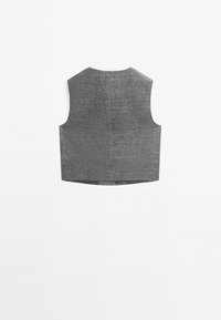 Vue de dos d'un gilet gris sans manches en tissu texturé, posé à plat sur un fond blanc.