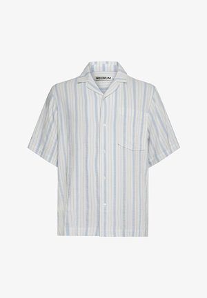 Košeľu na gombíky s krátkym rukávom v svetlomodrej a bielej prúžkovej kombinácii, vyrobenú z ľahkého materiálu, s náprsníkovou kapsou a uvoľneným golierom.