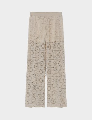 Bézs színű, horgolt bő szárú nadrág virágos hatszög mintákkal és rugalmas derékrésszel, félig átlátszó kialakítás.