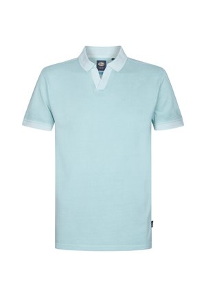 Helles blaues Poloshirt aus weicher Baumwolle. Verfügt über einen kontrastierenden weißen Kragen und kurze Ärmel. Das V-Ausschnitt-Design fügt subtile Details hinzu.