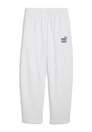 Hvide Puma joggingbukser med elastisk linning og lille marineblåt logo på venstre lår.