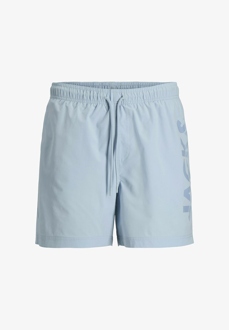 Shorts de bain bleu clair avec taille élastique, cordon de serrage et logo vertical discret sur la jambe droite.