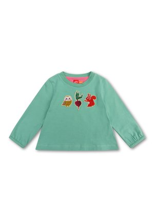 Lichtgroene longsleeve shirt van zachte katoen, met geborduurde ontwerpen van een uil, radijs en eekhoorn aan de voorkant.
