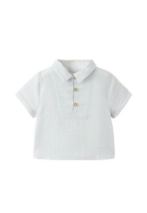 Chemise à manches courtes pour tout-petit, rayée bleu clair et blanche, avec un col et trois boutons en bois sur la patte de boutonnage avant.