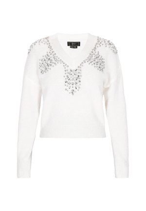 Pulover alb cu guler în V și mânecă lungă, decorat cu cristale argintii grupate în jurul gâtului și umerilor.