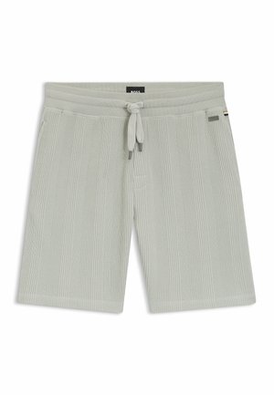Short en maille grise claire texturée avec taille à cordon et petite étiquette de marque près de la poche droite.