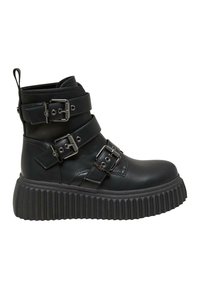 Botín negro de cuero, con dos hebillas ajustables, puntera redonda y suela de plataforma acanalada.