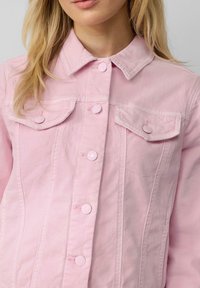 s.Oliver MIT SEITLICHEN EINGRIFFTASCHEN - Spijkerjas - zartrosa
