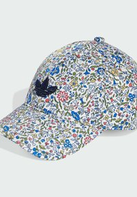 Bílá baseballová čepice s květinovým vzorem v modré, žluté a červené barvě. Na přední straně se nachází námořnické logo adidas a má zakřivený šilt.