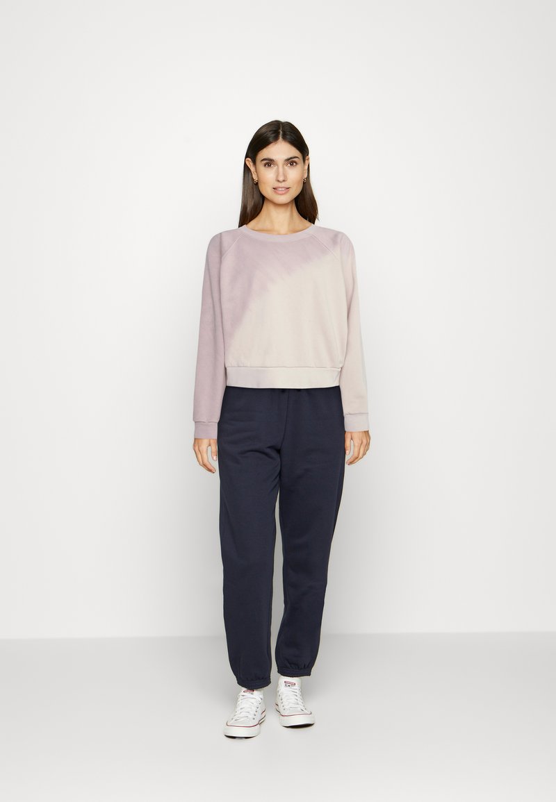 Damen Sweatshirts | GAP RAGLAN CROP Sweatshirt neutral tie dye/braun - ZQ12143 Damen Sweatshirts | GAP RAGLAN CROP Sweatshirt neutral tie dye/braun - ZQ12143