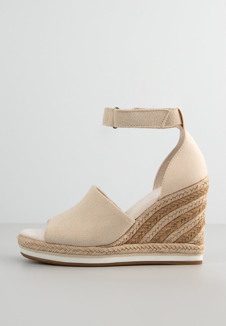 TOMS Sandalen met sleehak beige