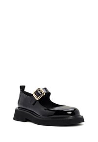 Chaussure Mary Jane en cuir verni noir avec bout arrondi, semelle épaisse, bride latérale et détail de boucle dorée. Texture lisse et design élégant.
