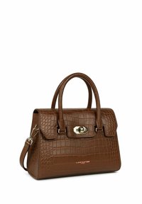 Sac à main en cuir embossé crocodile marron avec deux poignées arrondies, un fermoir à rabat et des garnitures en métal doré. Bandoulière réglable incluse.