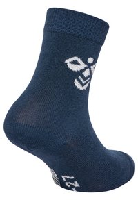 Mörkblå ankelsocka med vit bi-design, gjord av mjukt material, med ett ribbat manschett och förstärkt häl för hållbarhet.
