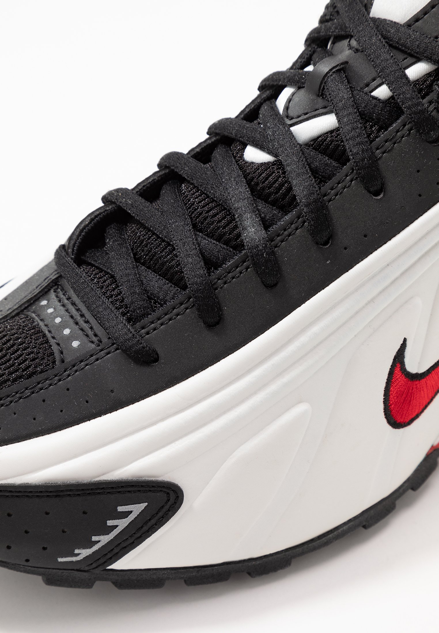 nike shox r4 platinum tint university red black