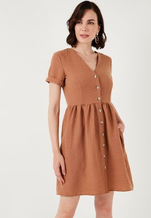 LELA REGULAR FIT - Shirt dress - brown