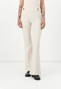 Guess MAELICE BUTTONS FLARE PANT - Pantaloni - muted stone