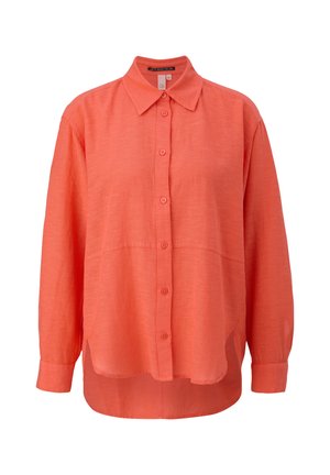 Koraalkleurige overhemdo gemaakt van lichtgewicht stof. Kenmerkt zich door een klassieke kraag, lange mouwen en een losvallend ontwerp met een gebogen zoom.