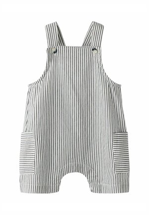 Biały kombinezon dla niemowląt z cienkimi pionowymi czarnymi paskami, regulowanymi ramiączkami na guziki oraz dwoma przednimi kieszeniami w poziome paski.