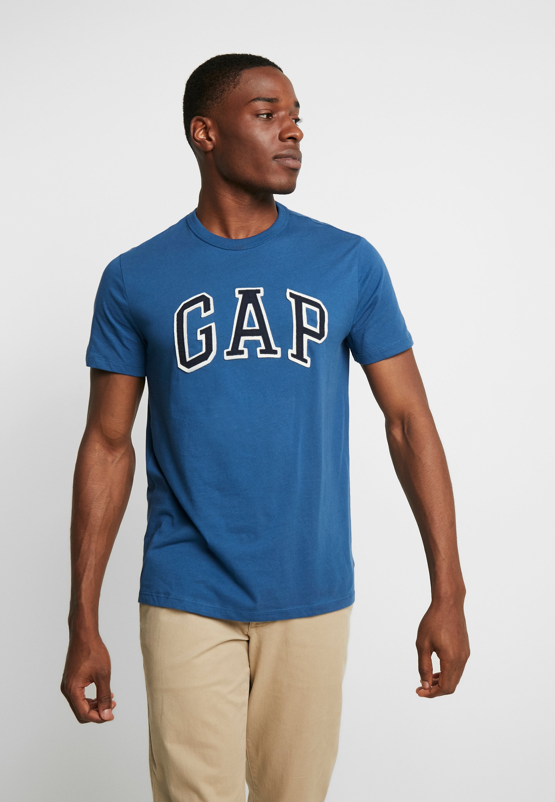 GAP ARCH TEE T shirts med print indigo seas Zalando.no GAP BAS ARCH - T-shirts med print - white