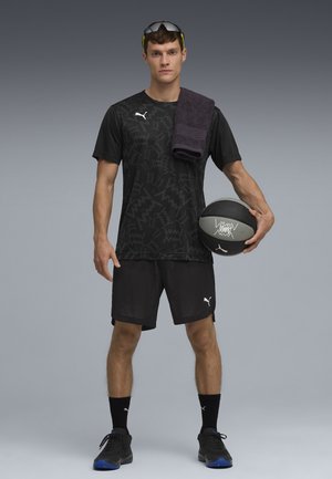 Puma, TEAMJAWS GRAPHIC SHOOTING KURZARM-BASKETBALLSHIRT - T-shirt de sport - black