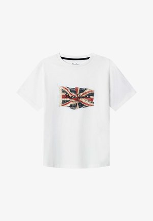Biała koszulka z krótkim rękawem z postarzaną flagą Union Jack i logo "Pepe Jeans London" nadrukowanym na przednim środku.