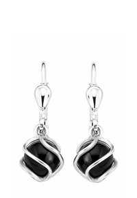 Orecchini in pietra nera con accenti in filo d'argento curvo, dotati di chiusura a leva e un design elegante e arrotondato.