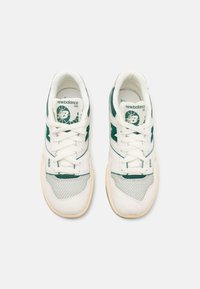 New Balance 550 UNISEX - Sneaker low - off-white/beige/green