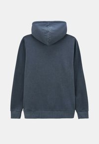 Hoodie bleu marine avec capuche à cordon, manches longues et ourlet côtelé, fabriqué en mélange de coton doux avec une texture lisse.