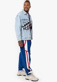 Eastpak SOMMAR - Marsupio - smiley yy black