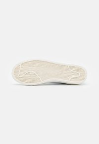 Nike Sportswear BLAZER '77 UNISEX - Sapatilhas de cano alto - white/light photo blue/black/sail/team orange
