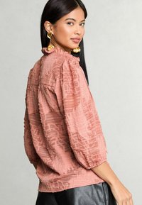 Lipsy REGULAR FIT - 3/4 SLEEVE TIE NECK - Camicetta - pink