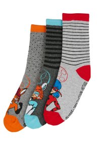 Tres pares de calcetines para niños: grises con lunares, grises a rayas y gris claro con coloridos personajes de dibujos animados. Cada par tiene acentos de colores distintos.