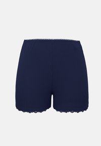 Μπλε ναυτικό ριμπ σορτς με τελείωμα από δαντέλα σε κυματιστό σχήμα στη μέση και στο τελείωμα, παρουσιάζονται σε απλό ανοιχτό γκρι φόντο.