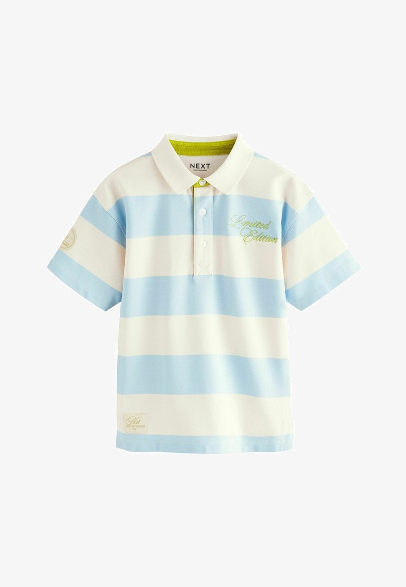 Polo à manches courtes avec larges rayures horizontales bleu et blanc, un col crème, et "Limited Edition" brodé sur la poitrine.