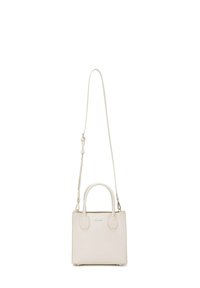 Borsa a mano in pelle bianca con design strutturato, doppi manici superiori e tracolla lunga regolabile. Presenta dettagli in metallo color oro.