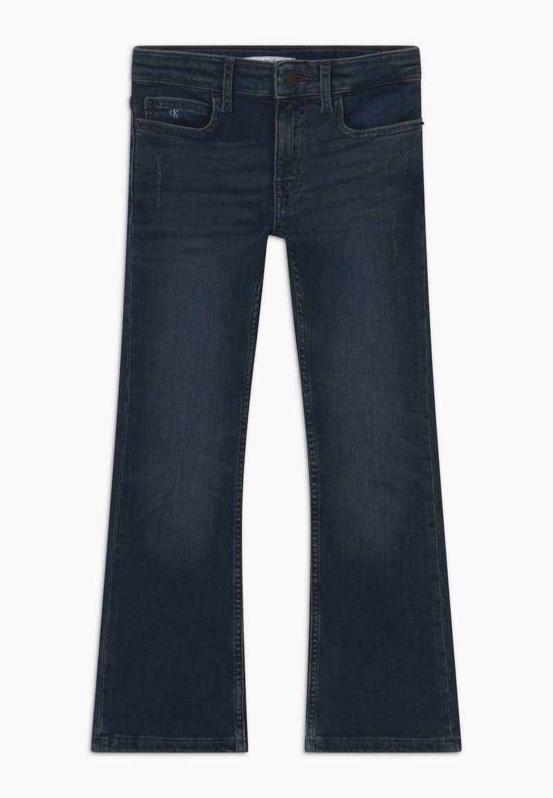 Jean bootcut bleu foncé avec bouton à l'avant, fermeture éclair, passants de ceinture et cinq poches, dont un petit logo sur la poche avant droite.