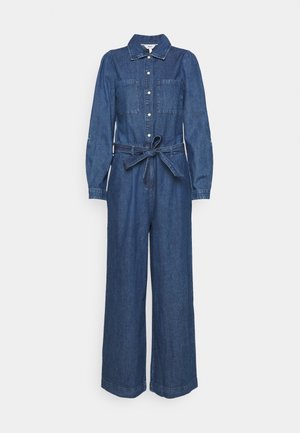 Jeans-Overall mit langen Ärmeln, zwei Brusttaschen, Knopfleiste und tailliertem Gürtel. Weites Bein-Design in dunkelblauer Farbe.