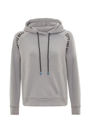 Grauer Kapuzenpullover mit langen Ärmeln, ausgestattet mit schwarzer Beschriftung auf den Schultern, einer vorderen Tasche und farbigen Kordeln.