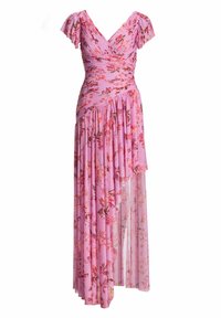 Robe portefeuille florale rose avec manches courtes volantées, corsage froncé et jupe asymétrique à volants avec un panneau en tissu transparent.