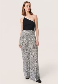 Soaked in Luxury ZAYA - Püksid - black and white ditsy print
