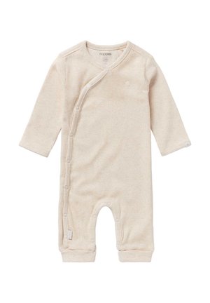 Helle beige, gerippte Baby-Strampler mit langen Ärmeln, ausgestattet mit einem Wickeldesign und Druckknöpfen an der Vorderseite und an den Beinen. Weicher Stoff.