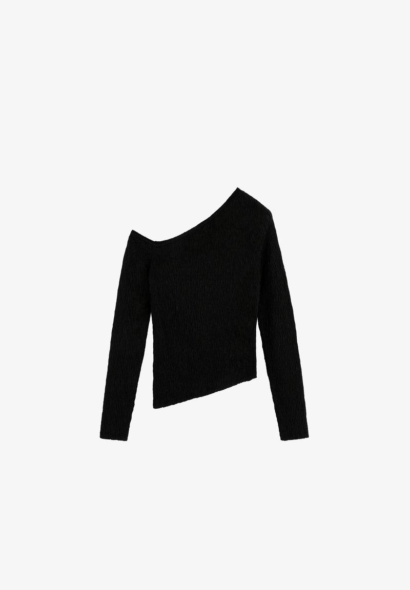 Sort off-shoulder top med lange ærmer, der har et tekstureret stof og en asymmetrisk kant for en unik silhuet.