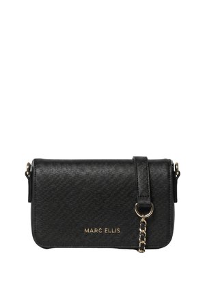 Sac bandoulière noir texturé avec détail chaîne dorée et logo MARC ELLIS embossé en doré sur le rabat avant.