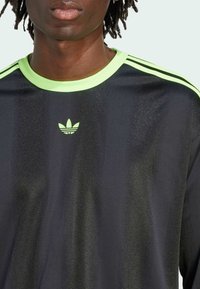 adidas Originals Top dugih rukava - black   signal green
