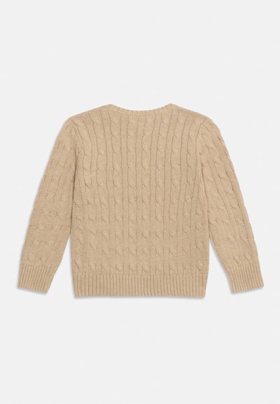 Μπεζ πουλόβερ με πλεκτό σχέδιο κοτσίδα, μακριά μανίκια και ριμπ μανσέτες και τελείωμα, απλωμένο επίπεδα με ορατή την πίσω πλευρά.